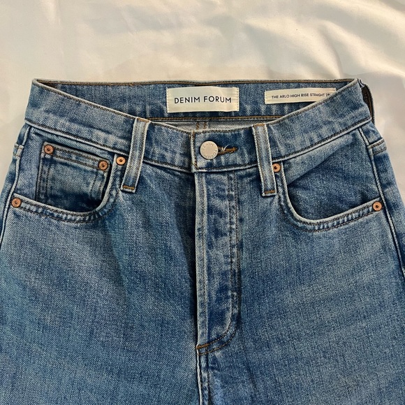 Aritzia Denim Forum “The Arlo Hi-Rise Straight Jean” - Picture 4 of 5
